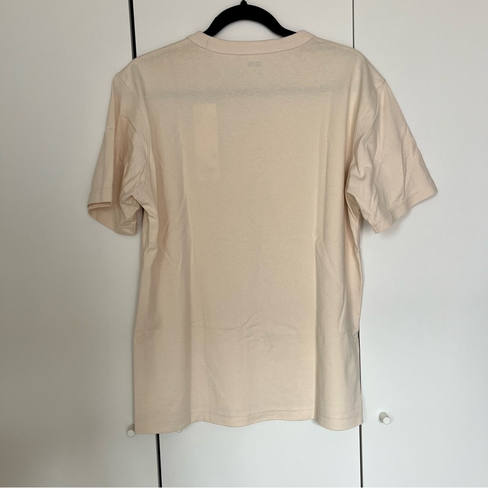 UNIQLO T-SHIRT - Picture 2 of 2